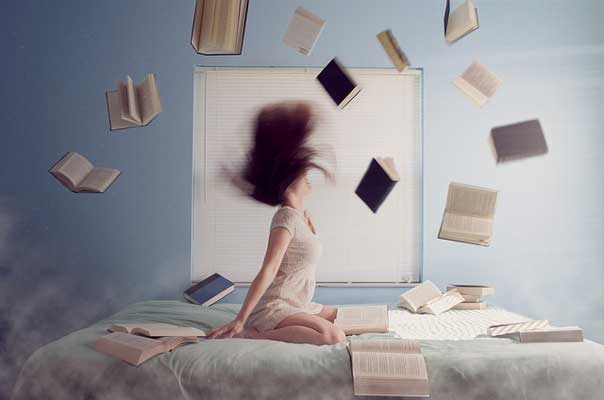 момиче-с-книги